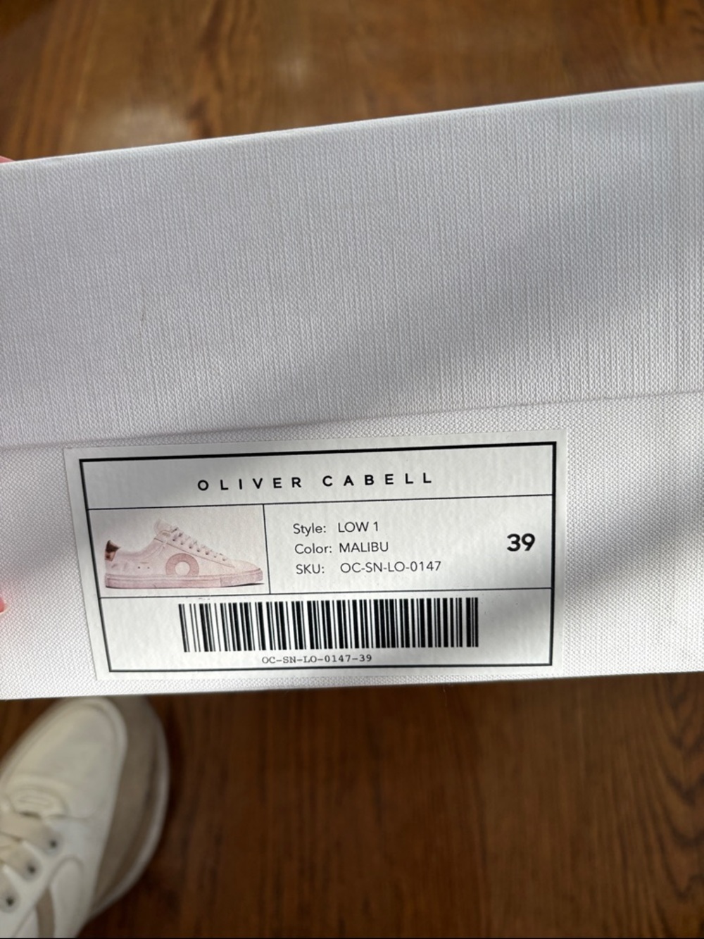 Oliver Cabell LOW 1 Malibu Sneakers in White with Gold - Picture 10 of 10